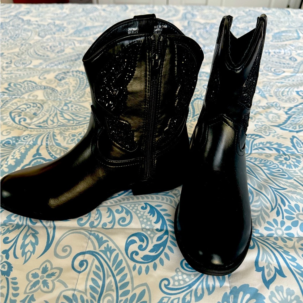 Girl’s boots Steve Madden brand new never used size 5 youth